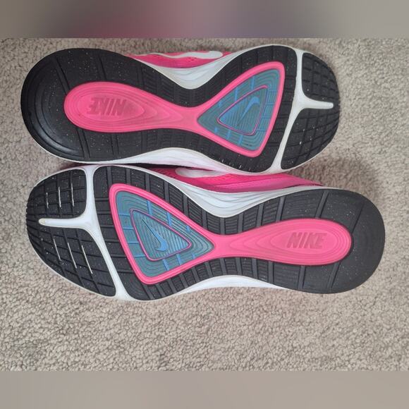 Nike | Pink | Woman's Running Shoes | Size 10 - Picture 5 of 12
